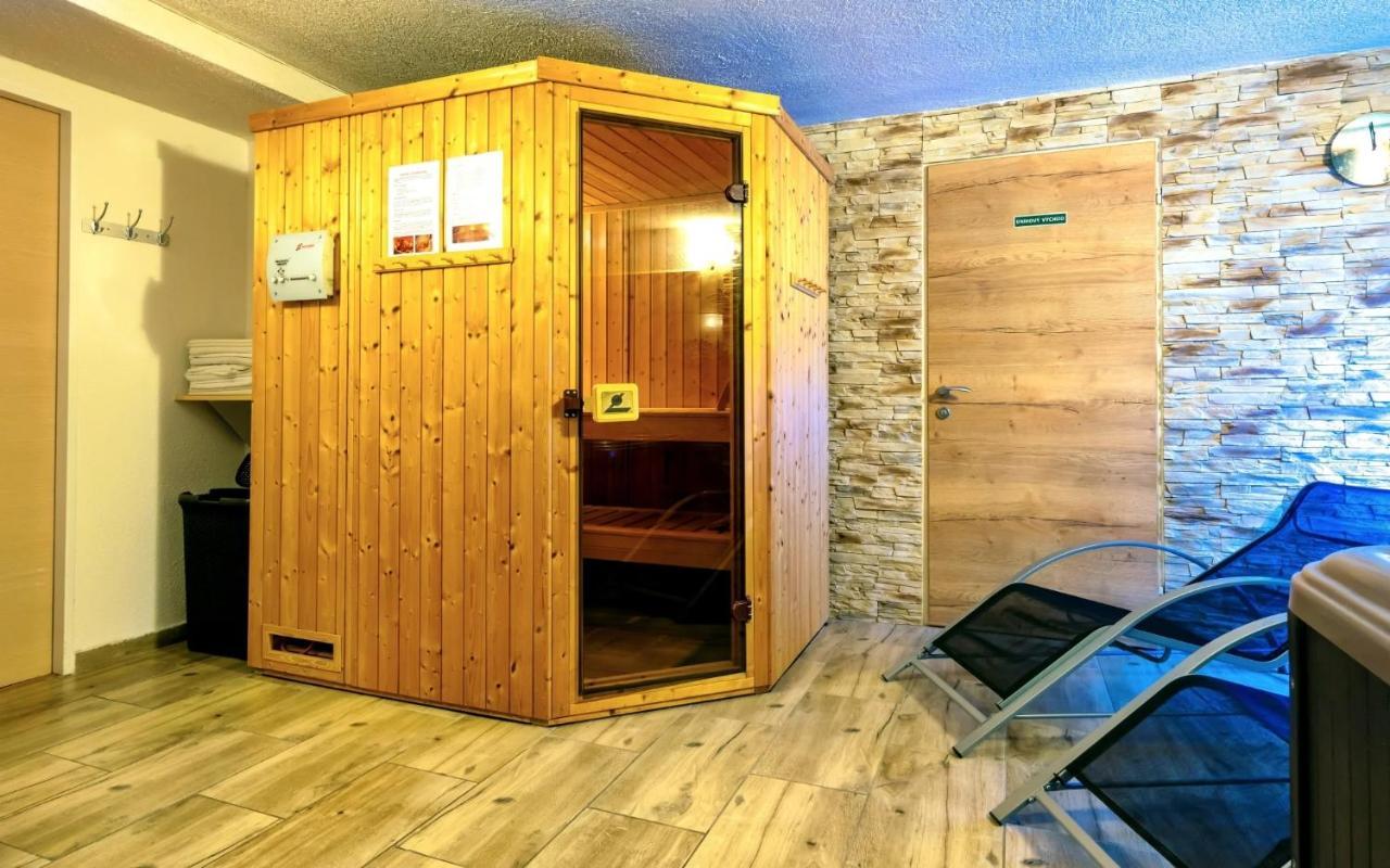 Hotel Stara Skola Na Sumave Horice na Sumave Bagian luar foto